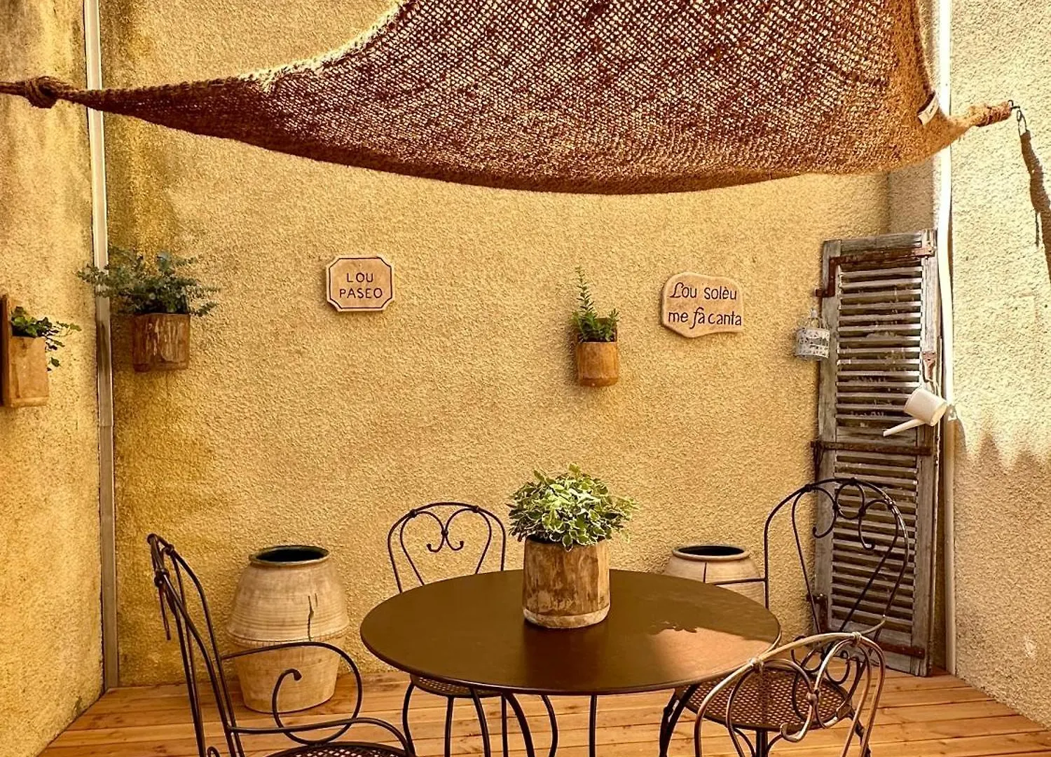 Lou Paseo : Appartement Brocante Centre Historique L'Isle-sur-la-Sorgue Apartment