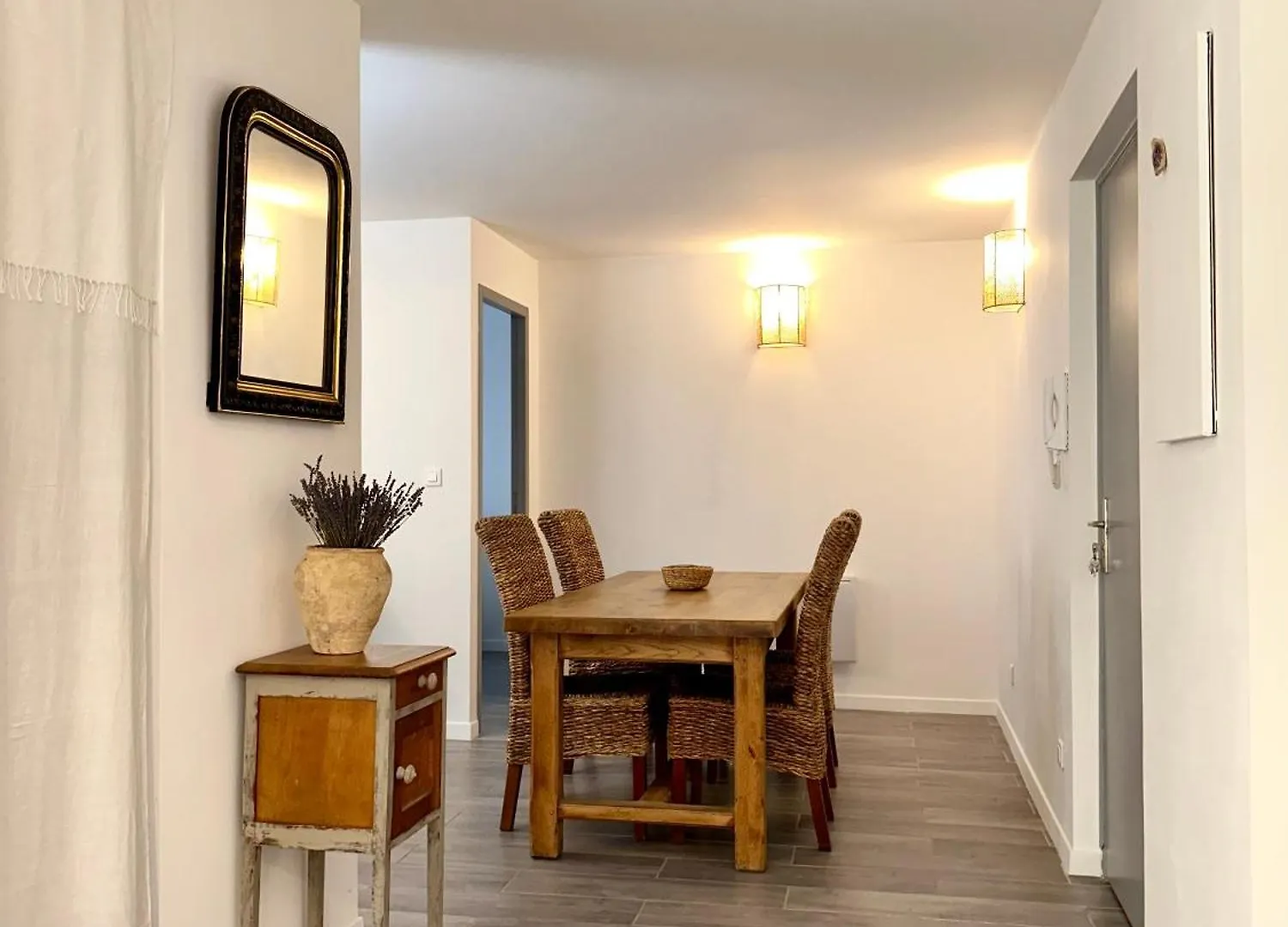 Lou Paseo : Appartement Brocante Centre Historique L'Isle-sur-la-Sorgue 0*,
